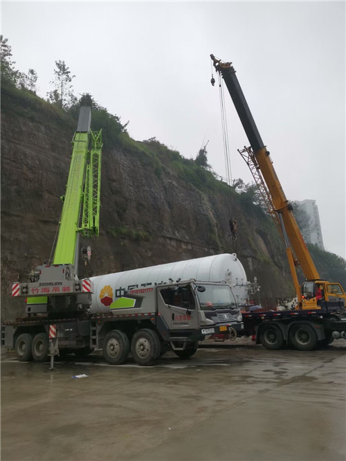 黄冈市“不怕风雨冻”—— 吊车的 “恶劣环境适应” 技术